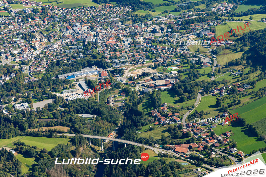 Das Luftbild der Stadt Freyung wurde 2021 vom Flugzeug heraus erstellt (keine Drohne) Aufnahmehöhe ca.450 Meter- hohe Bildauflösung und Druck-Qualität garantiert!