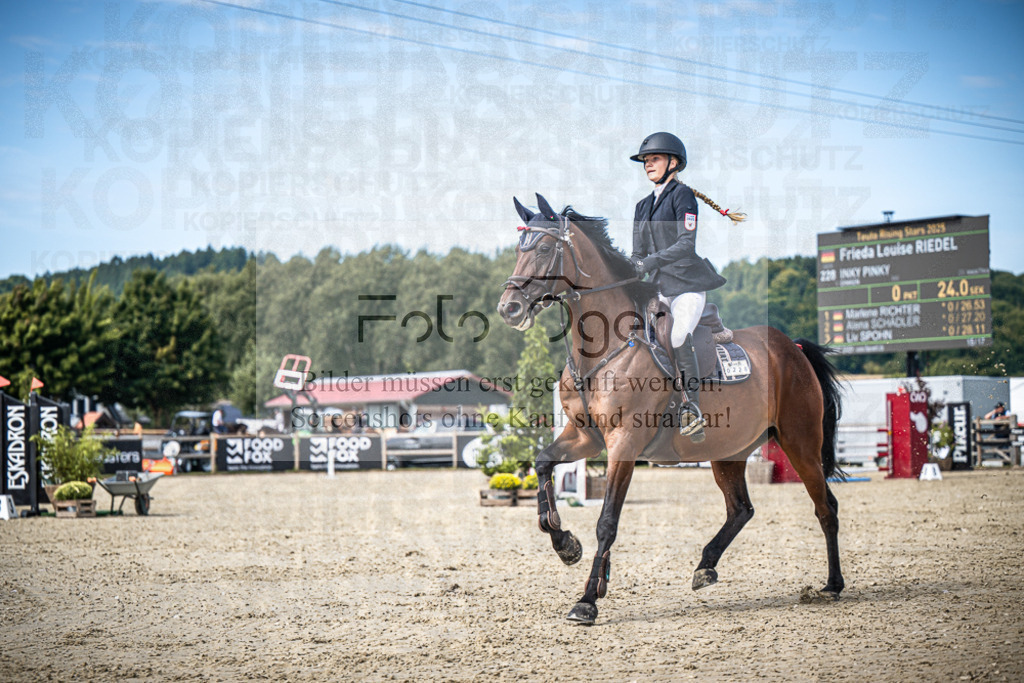 DOS_0148 | Entdecke hochwertige Reitturnierfotos von Foto Oger. Professionell, emotional und authentisch – jetzt Lieblingsmomente im Shop bestellen.Deutschlandweite Turnierfotografie. - Realisiert mit Pictrs.com