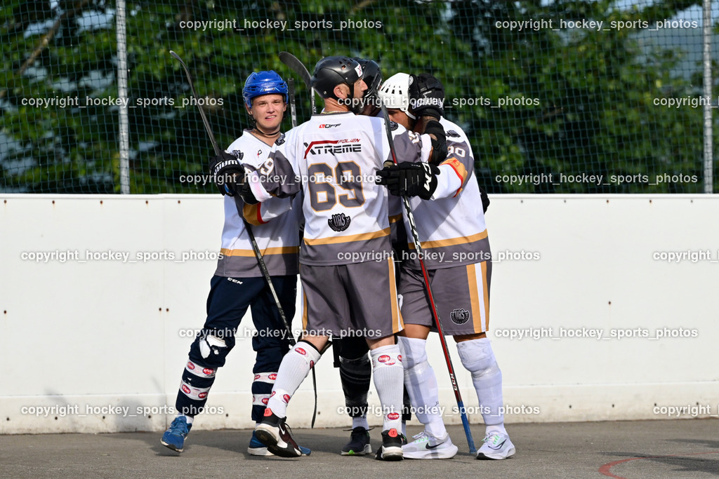 VAS Ballhockey vs. HSC Eagles Poggersdorf | Jubel VAS Ballhockey Mannschaft, #90 Edlinger Patrick, #69 Ettlmayr Timo, #75 Wohlfahrt Benedikt, #99 Alagic Adis, VAS Ballhockey vs. HSC Eagles Poggersdorf, VAS Ballhockey vs. HSC Eagles Poggersdorf am 14.07.2024 in Villach (Alpen Arena ), Austria, (Photo by Bernd Stefan)