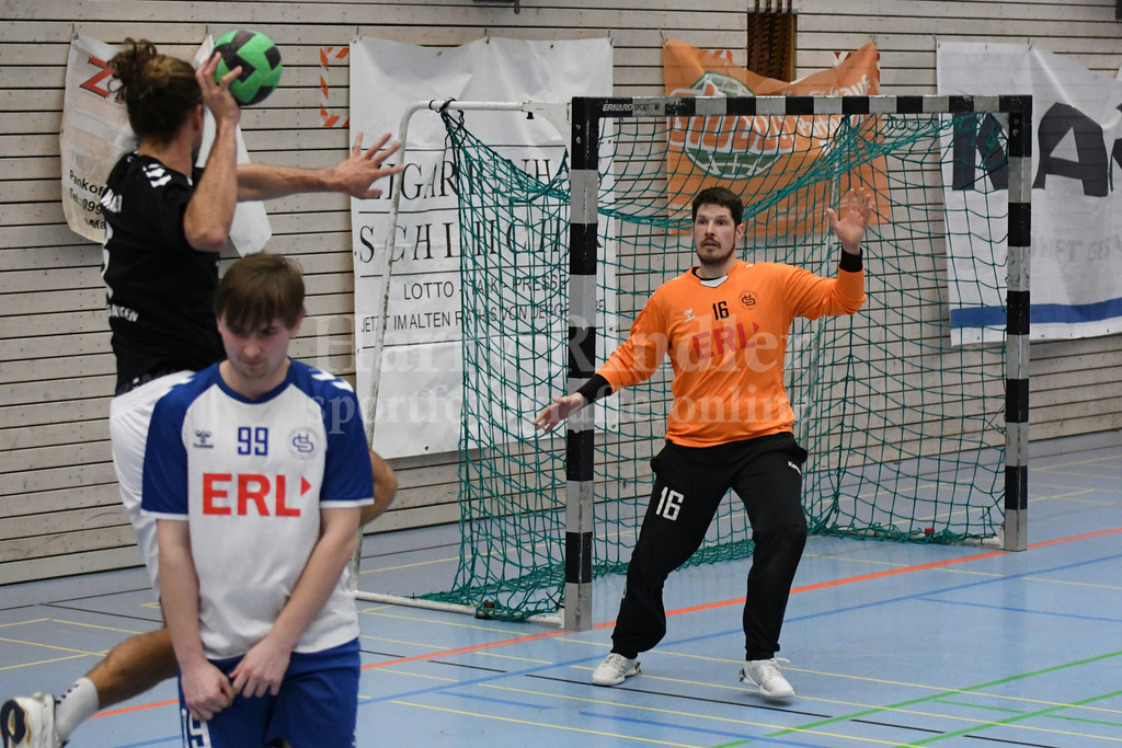 HC Deggendorf : Burghausen II | Dennis  Eberhardt (HC Deggendorf  #16) - Realisiert mit Pictrs.com