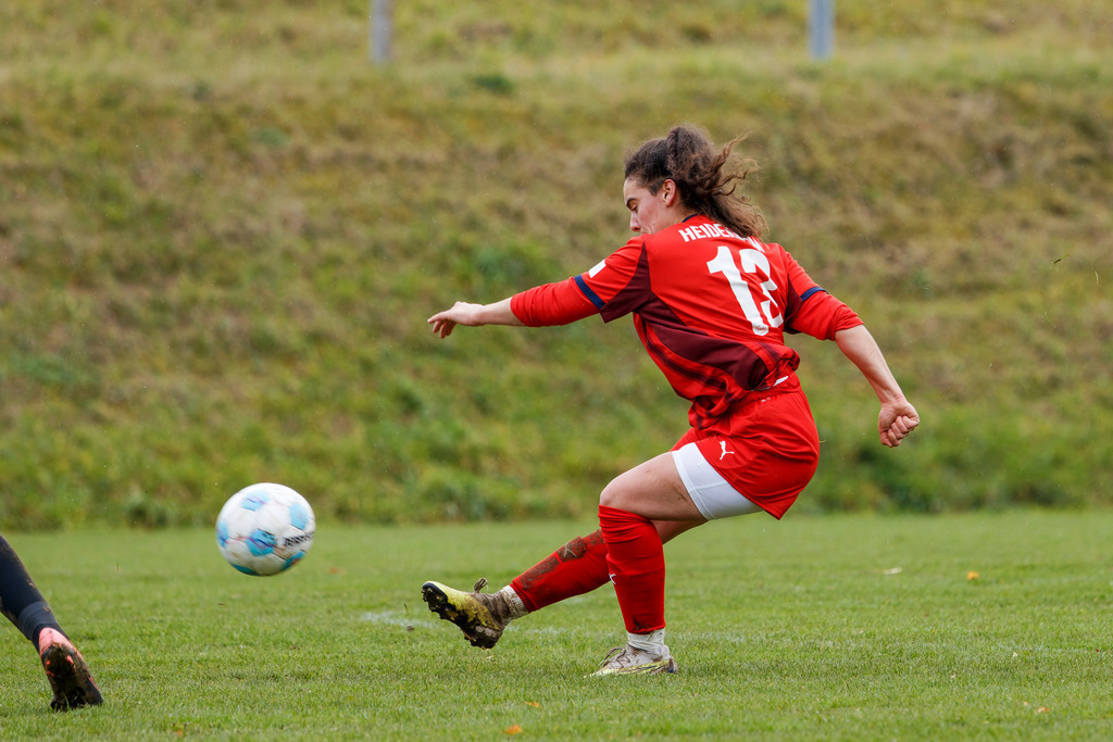HOHFCH_251109_8562 | 1.FC Heidenheim 1846 II vs. GAST, Fußball, Frauen, Bezirksliga, 2025/2026, X. Spieltag, 03.10.2025 in Heidenheim, Kunstrasen b. Voith-Arena West(Foto: Michael Bulling) - Realisiert mit Pictrs.com