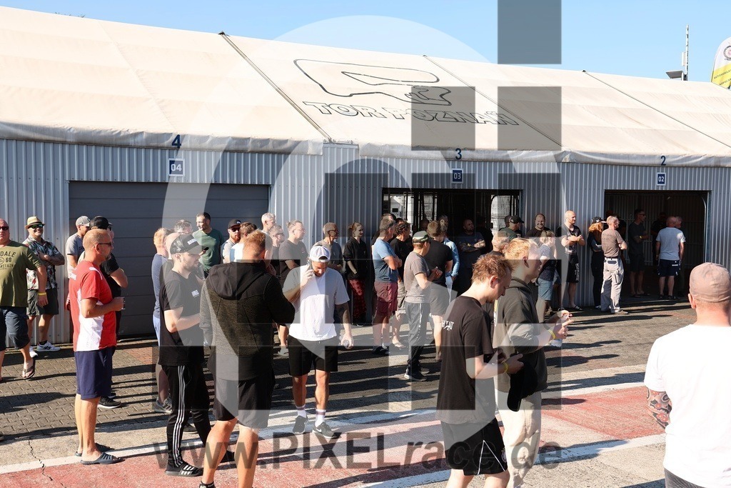 social-20240715_10322 | Schöne Erinnerungen an spannende Momente - das festzuhalten ist unser Job. PIXELrace.de ist seit 2003 auf den Rennstrecken Europas unterwegs um die Action draußen beim Fahren und die wunderbare Stimmung imm Fahrerlager für euch einzufangen.