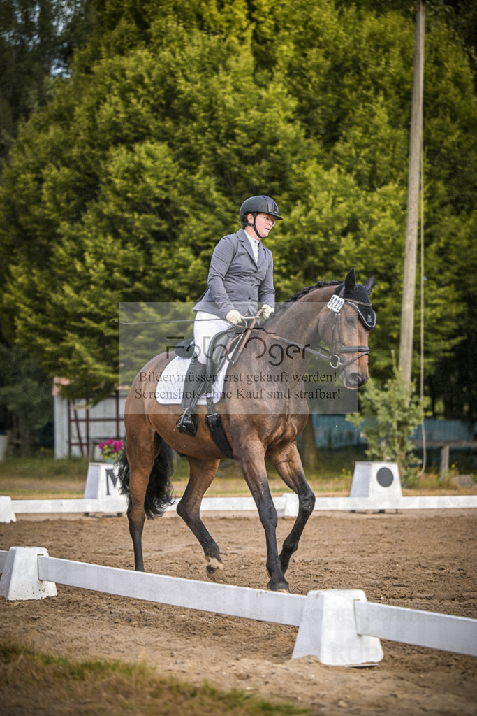 DOS_1237 | Entdecke hochwertige Reitturnierfotos von Foto Oger. Professionell, emotional und authentisch – jetzt Lieblingsmomente im Shop bestellen.Deutschlandweite Turnierfotografie. - Realisiert mit Pictrs.com