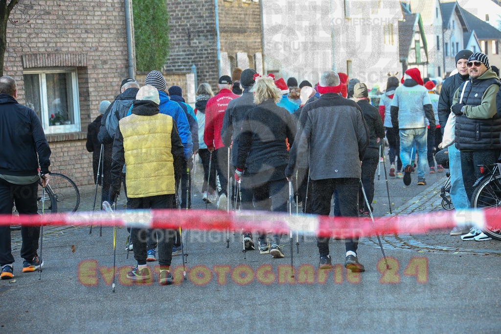 241201_1031_EX1_8242 | Sportfotografie im Rhein-Sieg Kreis, Köln, Bonn, NRW, Rheinland Pfalz, Hessen, etc. Unser Tätigkeitsfeld umfasst den Laufsport vom Volkslauf über den Marathon, Duathlon, Triathon bis zum Ultralauf wie Kölnpfad Ultra oder Schindertrail.