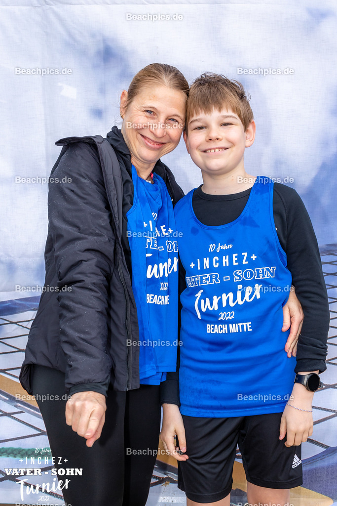 2022-00063163-Vater-Sohn-Turnier-Teamfotos-2 | 26.05.2022; Berlin Foto: Gerold Rebsch - www.beachpics.de