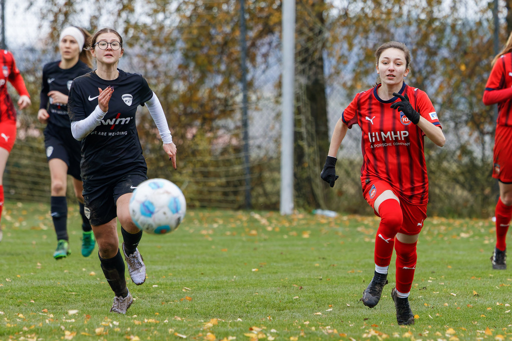 HOHFCH_251109_8045 | 1.FC Heidenheim 1846 II vs. GAST, Fußball, Frauen, Bezirksliga, 2025/2026, X. Spieltag, 03.10.2025 in Heidenheim, Kunstrasen b. Voith-Arena West(Foto: Michael Bulling) - Realisiert mit Pictrs.com