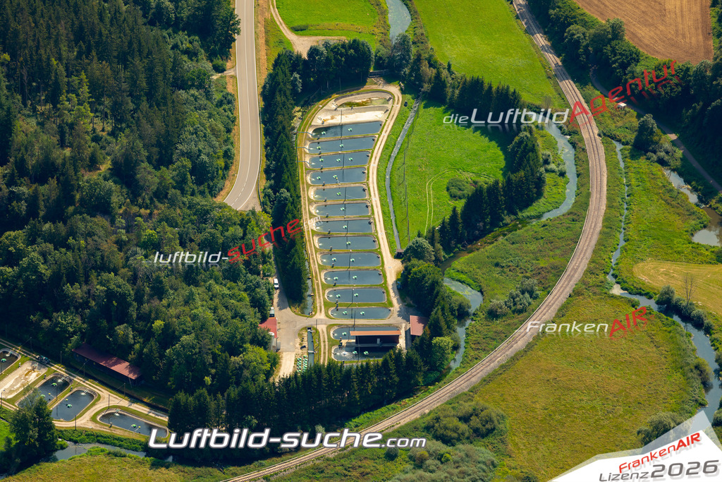 Das Luftbild zeigt :  Hettingen - Die Luftaufnahme wurde 2024 vom UL-Flugzeug aus erstellt ( keine Drohne ) - Hochauflösende Luftaufnahme - Für grossformatige Ausdrucke geeignet. Die Geschenkidee !Mit Lizenz und Bildrechte bestellbar