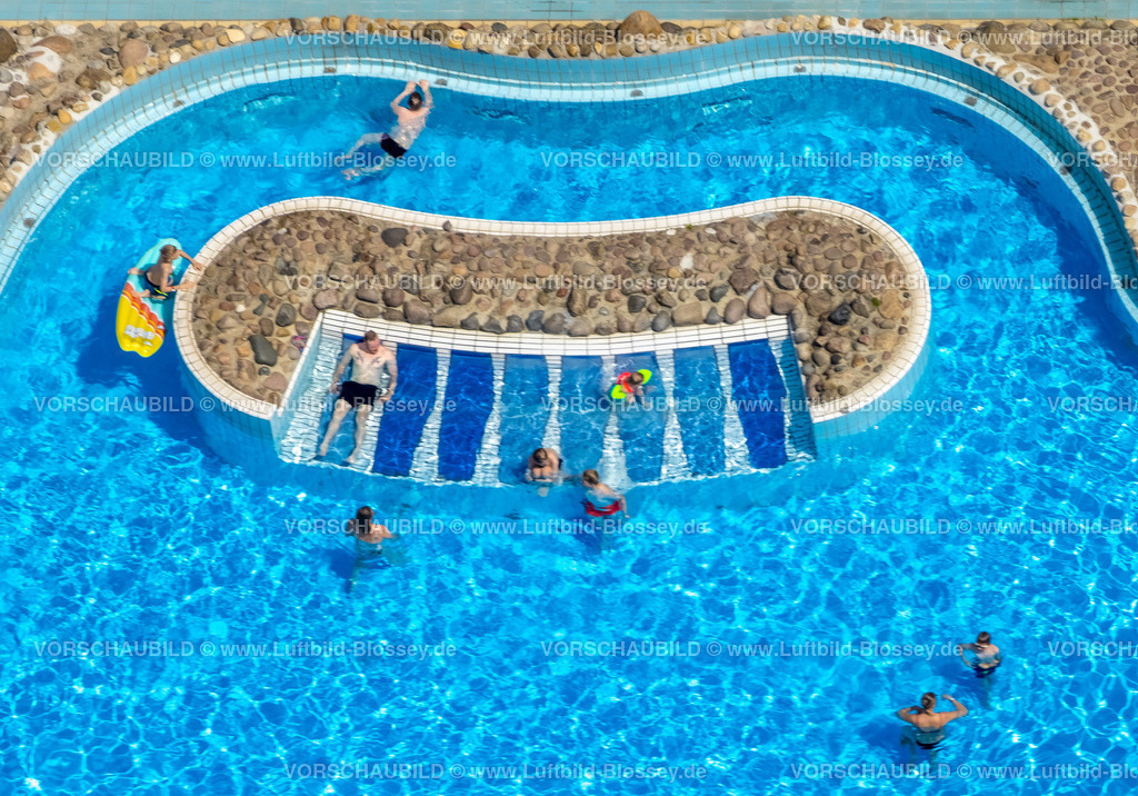 Herne220503134 | Luftbild, LAGO Die Therme, Wellness Center Schwimmbecken mit Badegästen im Revierpark Gysenberg, Börnig, Herne, Ruhrgebiet, Nordrhein-Westfalen, Deutschland