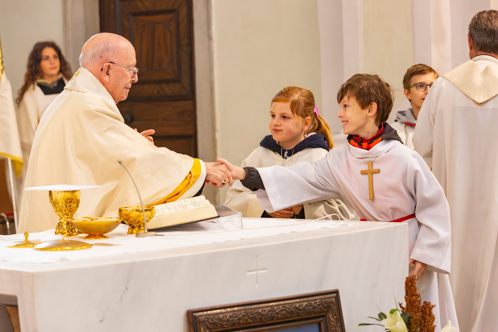 Festmesse-058 | Fotodoku der Festmesse anläßlich der Seligsprechung von Maria Theresia LEDOCHOWSKA 1975, zelebriert von Altbischof DDr. Klaus Küng und Pfarrer Mag. Zenon PAJAK in der Pfarrkirche Loosdorf. 