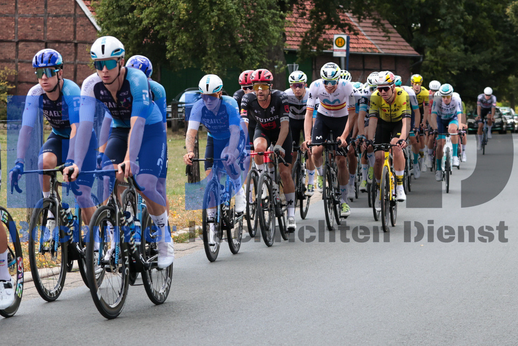 SES_DEUTOU20250821-66 | bond - Realisiert mit Pictrs.com