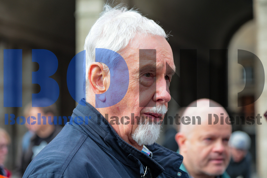 Brandmauer 2024 vor dem Rathaus der Stadt Bochum {date} -  | {headline}



(Foto: Sebastian Sendlak / BOND)

 - Realisiert mit Pictrs.com