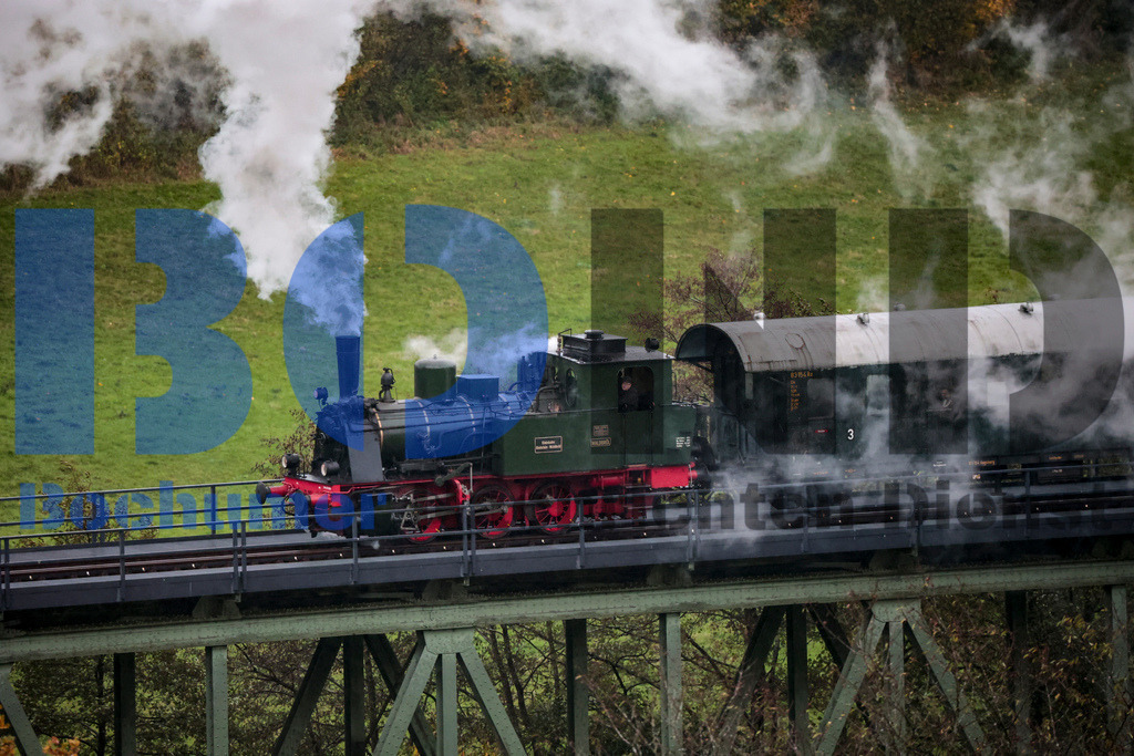  04.11.2023 - 
 | Sebastian Sendlak / Bochumer Nachrichtendienst (BOND) - Dampflok Waldbroel auf der Volmetalbahn - Realisiert mit Pictrs.com