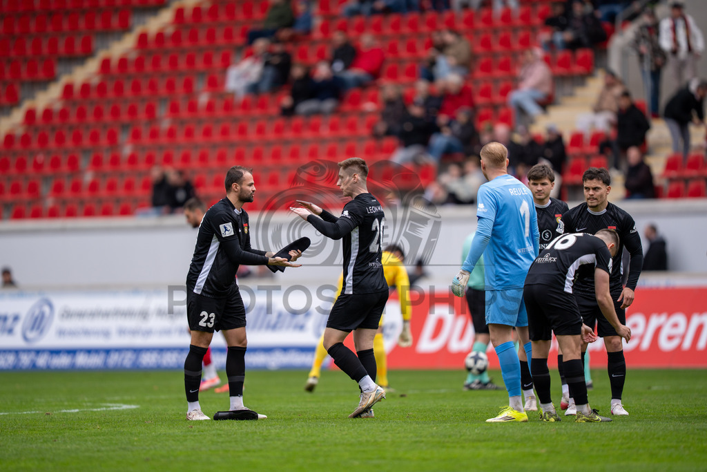 Kickers Offenbach vs. SG Sonnenhof Grossaspach, Fussball, Regionalliga Suedwest, 24. Spieltag, 14.03.2026 | SG Sonnenhof Grossaspach motiviert sich vor dem Spiel,Kickers Offenbach vs. SG Sonnenhof Grossaspach, Fussball, Regionalliga Suedwest, 24. Spieltag, 14.03.2026Foto: photosbyphips/Philip Ziegler