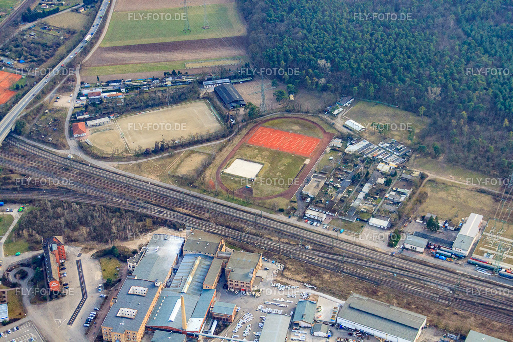 Sportplätze des  TV 1892 Friedrichsfeld, Reit-und Fahrverein Mannheim- Friedrichsfeld e.V. und FC Germania http://reit-und-fahrverein-mannheim-friedrichsfeld.de/ | Luftbild: Sportplätze des  TV 1892 Friedrichsfeld, Reit-und Fahrverein Mannheim- Friedrichsfeld e.V. und FC Germania http://reit-und-fahrverein-mannheim-friedrichsfeld.de/ im Ortsteil Friedrichsfeld in Mannheim im Bundesland Baden-Württemberg in Deutschland. Foto: IMG_25011.jpg vom 18.03.2010 durch Werner Riehm/FLY-FOTO.de - Realisiert mit Pictrs.com