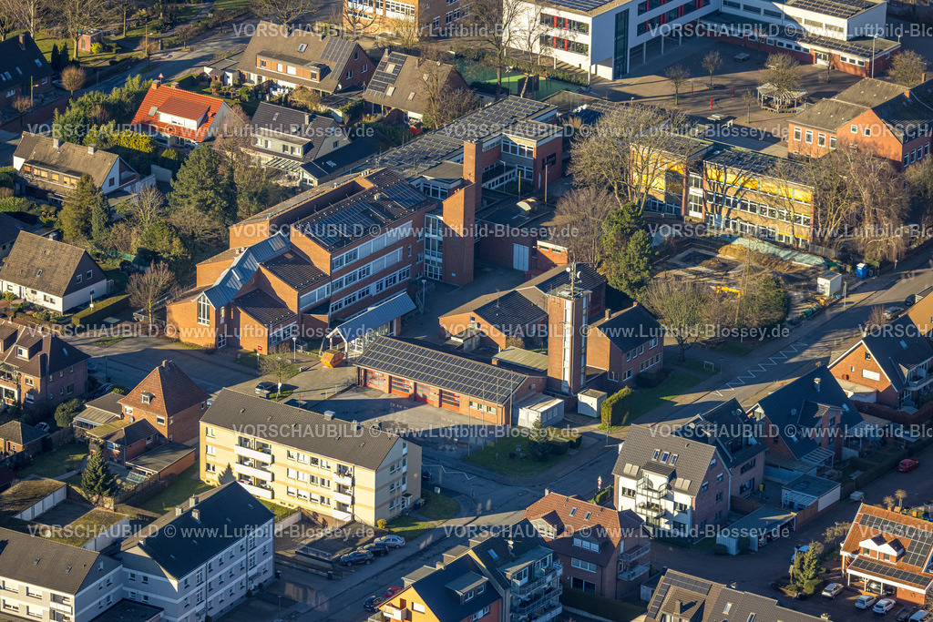 Bottrop240107814 | Luftbild, Feuerwache Freiwillige Feuerwehr Kirchhellen, Hauptschule und Vestisches Gymnasium, Kirchhellen, Bottrop, Ruhrgebiet, Nordrhein-Westfalen, Deutschland