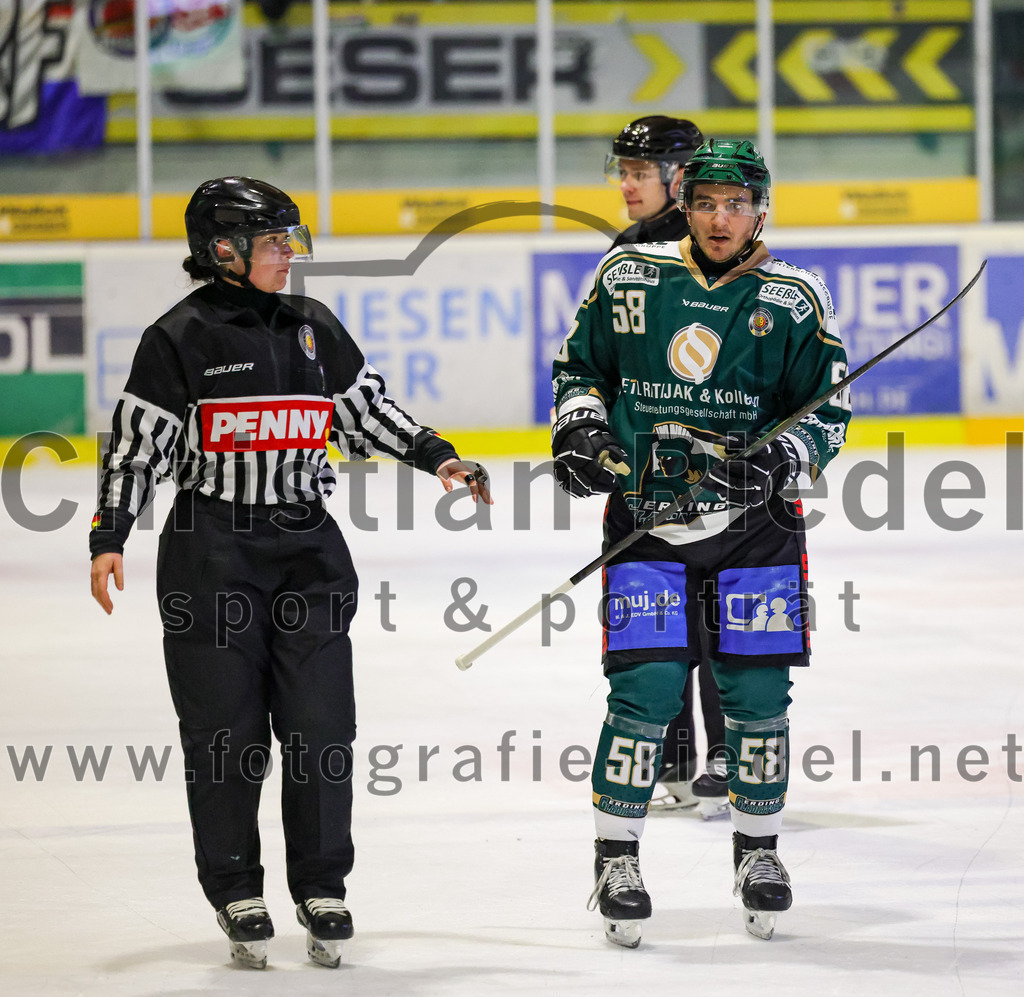 2026-02-20_140_TSV_Erding_gegen_Deggendorfer_SC | Erding, Deutschland, 20.02.2026:Eishockey, Oberliga Süd 2025 / 2026, 49. Spieltag, TSV Erding gegen Deggendorfer SC, Endergebnis: 4:1Paul Pfenninger (Erding Gladiators, #58)Foto: Christian Riedel / fotografie-riedel.net