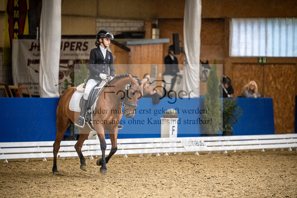 DOS_4491 | Entdecke hochwertige Reitturnierfotos von Foto Oger. Professionell, emotional und authentisch – jetzt Lieblingsmomente im Shop bestellen.Deutschlandweite Turnierfotografie. - Realisiert mit Pictrs.com