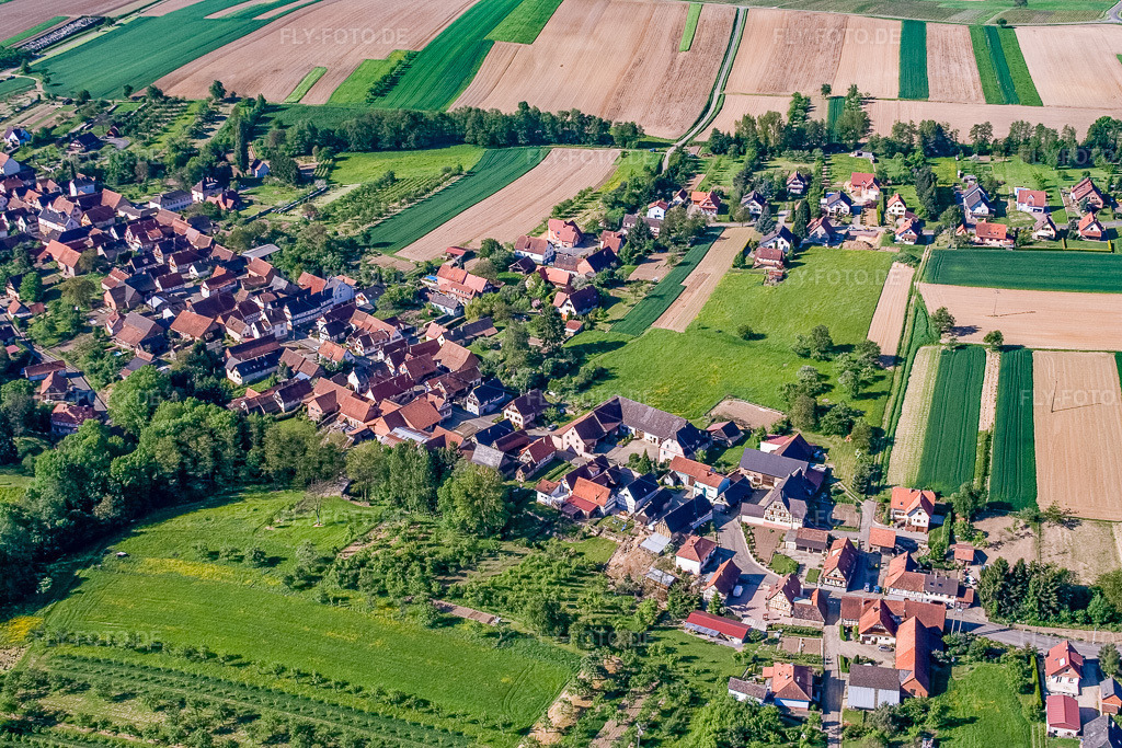 Luftbild: Ortsansicht aus Norden in Cleebourg im Bundesland Bas-Rhin in Frankreich.Foto: IMG_10797.jpg vom 12.05.2008 durch Werner Riehm/FLY-FOTO.deAuflösung des Originals: 3456 x 2304 px