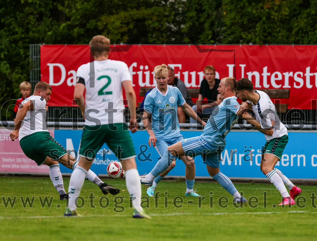 2023-07-28_030_FC_Schwaig_gegen_TSV_1860_Rosenheim | Oberding, Deutschland, 28.07.2023:
Fußball, Landesliga Südost 2023 / 2024, 3. Spieltag, FC Schwaig gegen TSV 1860 Rosenheim, Endergebnis: 1:1

Nils Wölken (FC Schwaig, #8), Florian Grundner (TSV 1860 Rosenheim, #28), Maximilian Mayerl (TSV 1860 Rosenheim, #42), Philipp Zech (FC Schwaig, #4)

Foto: Christian Riedel / fotografie-riedel.net