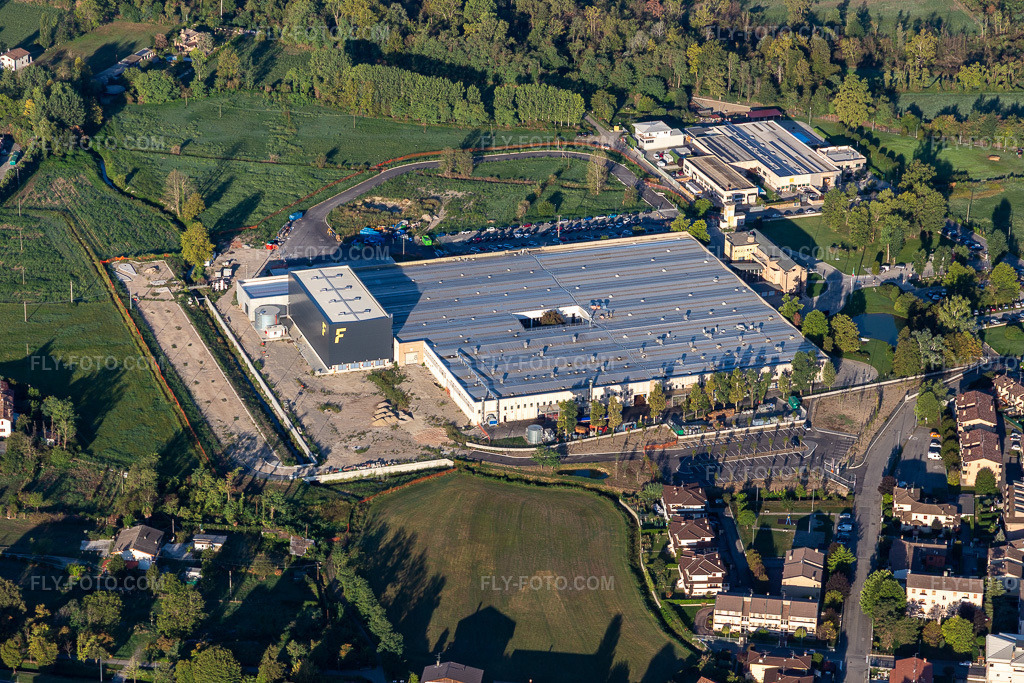 Aerial view: Faster Srl in Rivolta d’Adda in the state Cremona, Italy. – Photo: IMG_134529.jpg taken on 09/19/2022 by Werner Riehm/FLY-FOTO.com – Resolution of the original: 5472 x 3648 px – Faster | The global reference in quick-release hydraulic couplings | Made in Italy