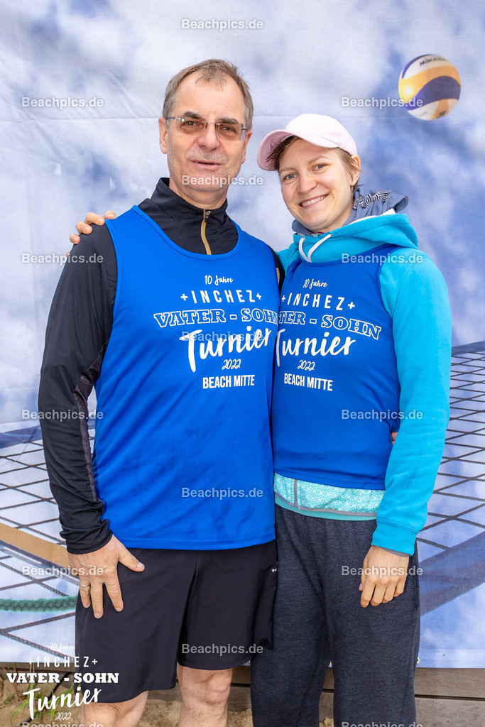 2022-00063166-Vater-Sohn-Turnier-Teamfotos-2 | 26.05.2022; Berlin Foto: Gerold Rebsch - www.beachpics.de