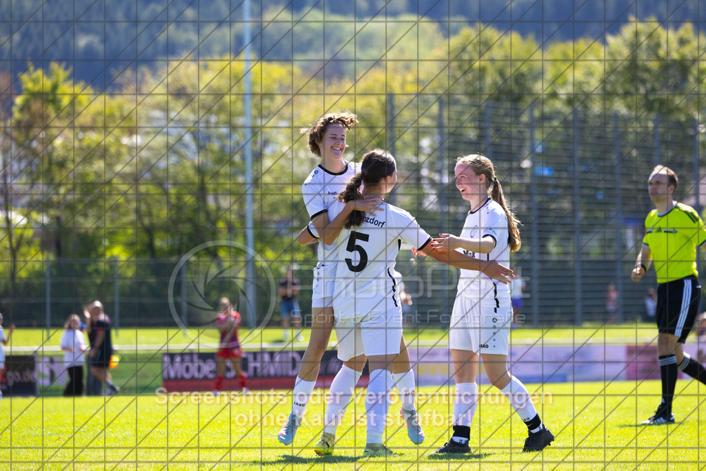 20260906_122743_0271_(c)_by_PhotoPeet | Jubel zum 2:01.FC Donzdorf (weiß) vs. 1.FC Heidenheim 1846 (rot), Fußball, Frauen-Verbandspokal Gruppe 2, 2. Runde, Saison 2026/2027, Rasenplatz Lautertal Stadion, Süßener Straße 16, 73072 Donzdorf, 06.09.2026 - 11:00 Uhr,Foto: PhotoPeet / Sport- &amp; Eventfotografie / Peter Harich