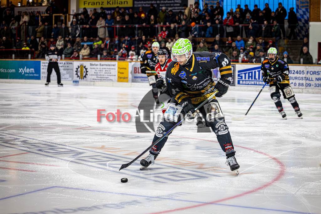 Peißenberg MINERS gegen EHC Königsbrunn LÖWEN | Eishockey Bayernliga 2025/26 Viertelfinale Spiel 4, Peißenberg MINERS gegen EHC Königsbrunn LÖWEN, 20260215,Dominik EBENTHEUER (MINERS 91) am Puck,2026-02-15 in Peißenberg (flatbuy Arena Peißenberg), Dominik EBENTHEUER (MINERS 91)Copyright: WolfgangxLindner www.foto-lindner.de