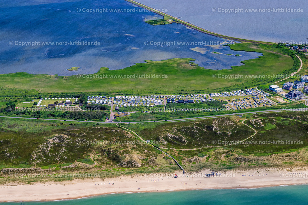 Sylt_Rantum_Campingplatz_Rantum_Becken_ELS_4401130625 | RANTUM (SYLT) 13.08.2025 Campingplatz mit Wohnwagen und Zelten im Küstenbereich der Nordsee und dem Rantumbecken am Campingplatz in Rantum (Sylt) im Bundesland Schleswig-Holstein, Deutschland. Weiterführende Informationen bei: Campingplatz Rantum. // Campsite with caravans and tents in the coastal area of the North Sea and the Rantum Basin at the campsite in Rantum (Sylt) in the federal state of Schleswig-Holstein, Germany. Further information at: Campingplatz Rantum. Foto: Martin Elsen