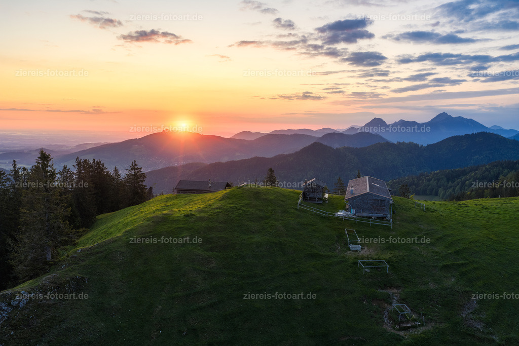 Die Baumgartenalm in der Morgensonne  | Die Baumgartenalm in der Morgensonne  - Realisiert mit Pictrs.com