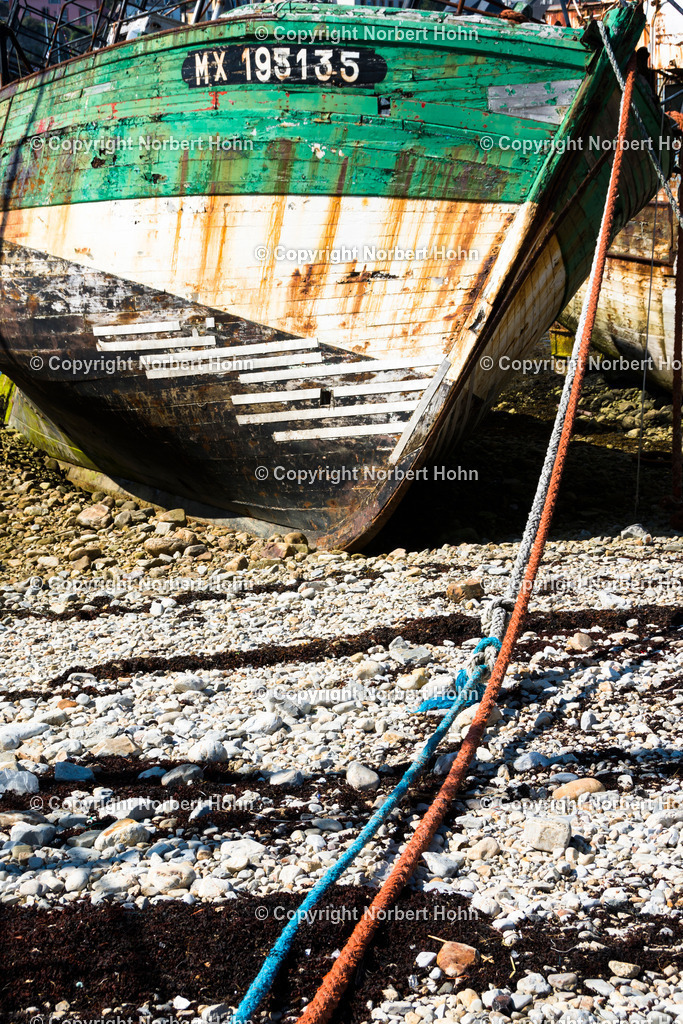 Frankreich - Atlantikkueste | Schiffsfriedhof im Hafen von Camaret-Sur-Mer - Realisiert mit Pictrs.com