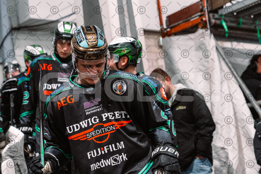 Alligators_vs_Stuttgart_16_11_2025-37 | Höchstadt Alligators Fotogalerie: Eishockey-Action aus Franken. Professionelle Spielfotos, Portraits & Stadionbilder zum Download. Jetzt entdecken! - Realisiert mit Pictrs.com