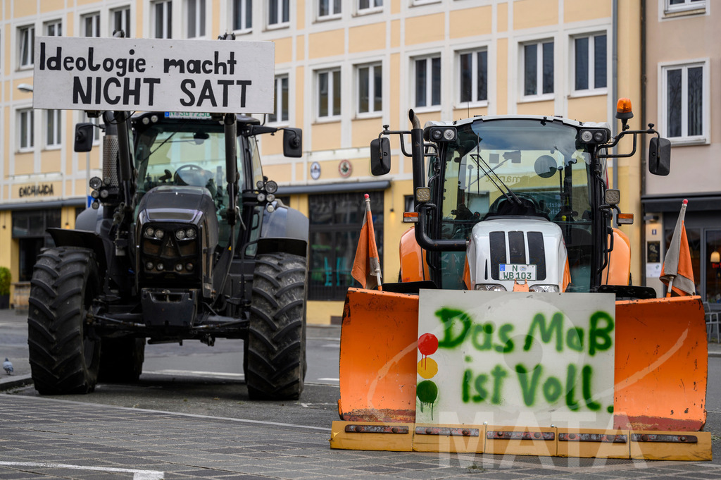 _DWA4346 | Bauerndemo gegen Agrarpolitik der Bundesregierung  auf dem Straße Obstmarkt und Hauptmarkt . Nürnberg, 08.01.2024 - Realisiert mit Pictrs.com