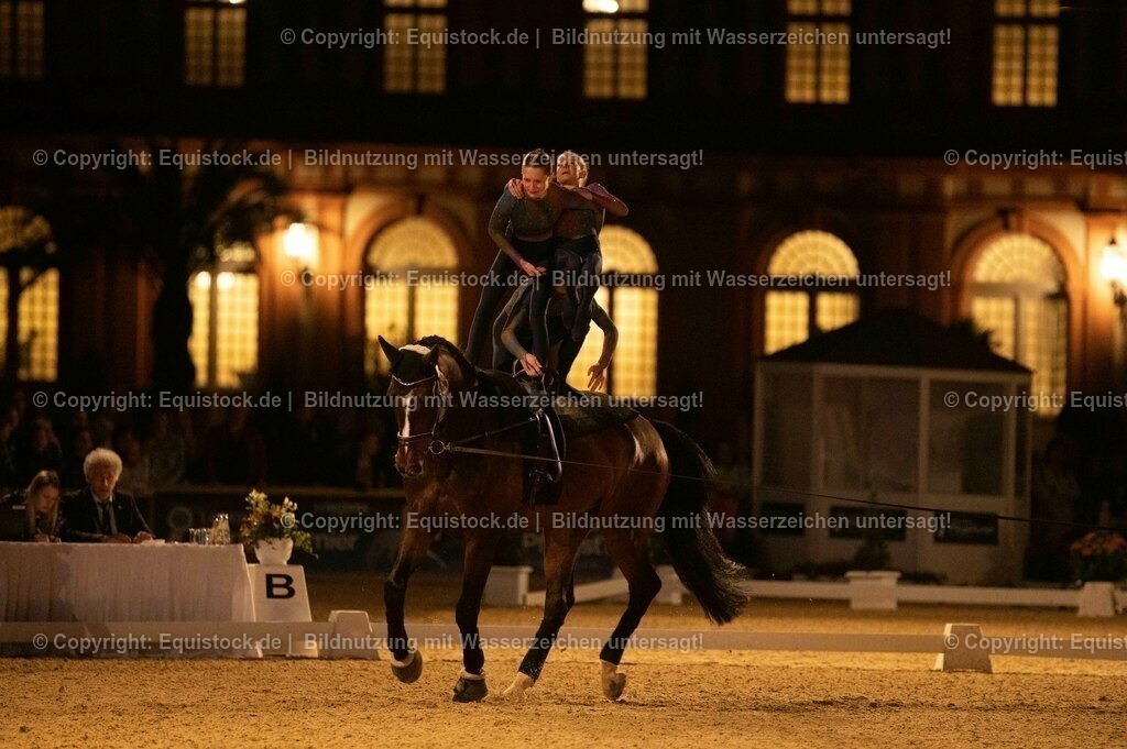 20230527_Voltigieren_NASPA_Flutlicht_1141 | equistock