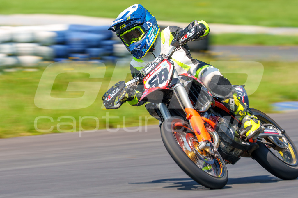 G-Cup + Supermoto Staatsmeisterschaft + Hungarian Supermoto Championship | GRIPcapture steht für authentische Sportfotografie in Österreich – für Momente, die mehr sind als Geschwindigkeit oder Ergebnis. Es geht um Emotion, Spannung, Fokus und den Augenblick, der oft nur einen Wimpernschlag dauert.Ob Motorsport, Teamsport oder 