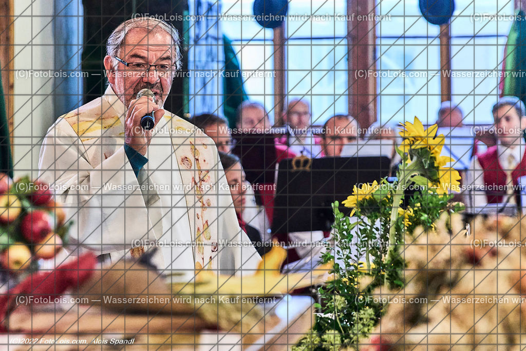 ALP0692_Erntedankfest_Lackenhof-Langau_Pfarrer Trondl Franz-Josef | (C)FotoLois.com, Alois Spandl, ERNTEDANKFEST Lackenhof/Langau im rothschild´schen Glassalon in Langau/Maierhöfen, So 2. Okt. 2022.