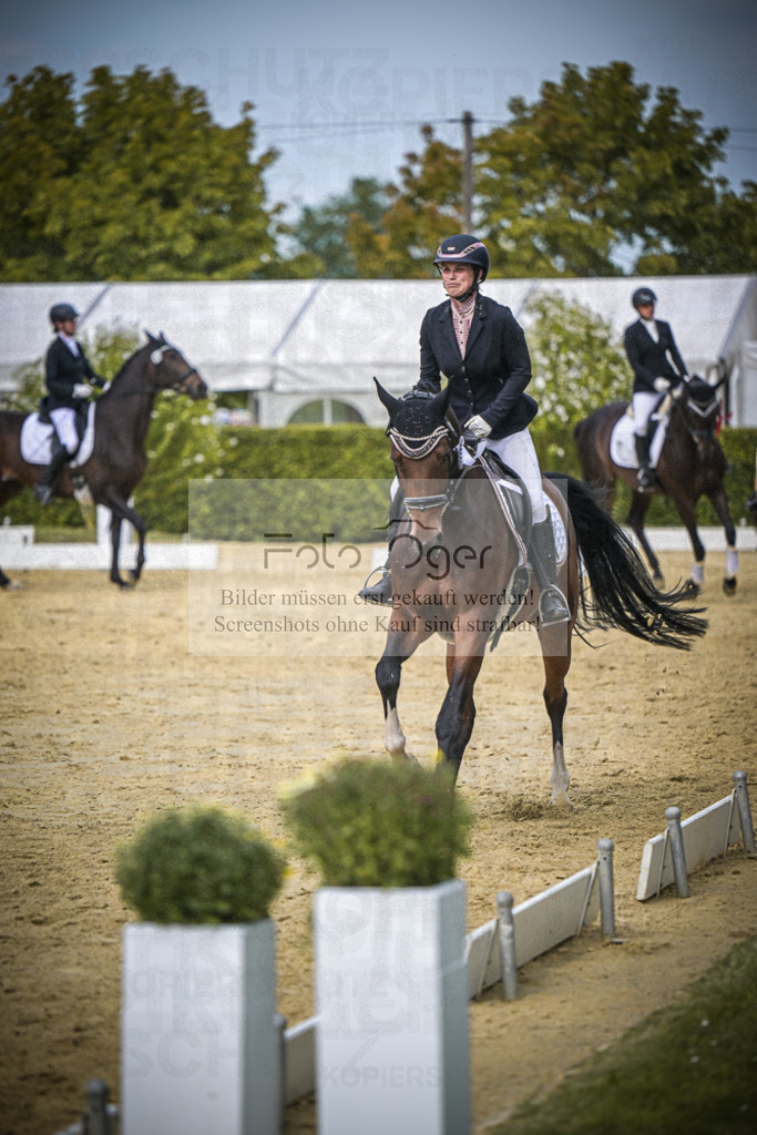 DOS_7611 | Entdecke hochwertige Reitturnierfotos von Foto Oger. Professionell, emotional und authentisch – jetzt Lieblingsmomente im Shop bestellen.Deutschlandweite Turnierfotografie. - Realisiert mit Pictrs.com