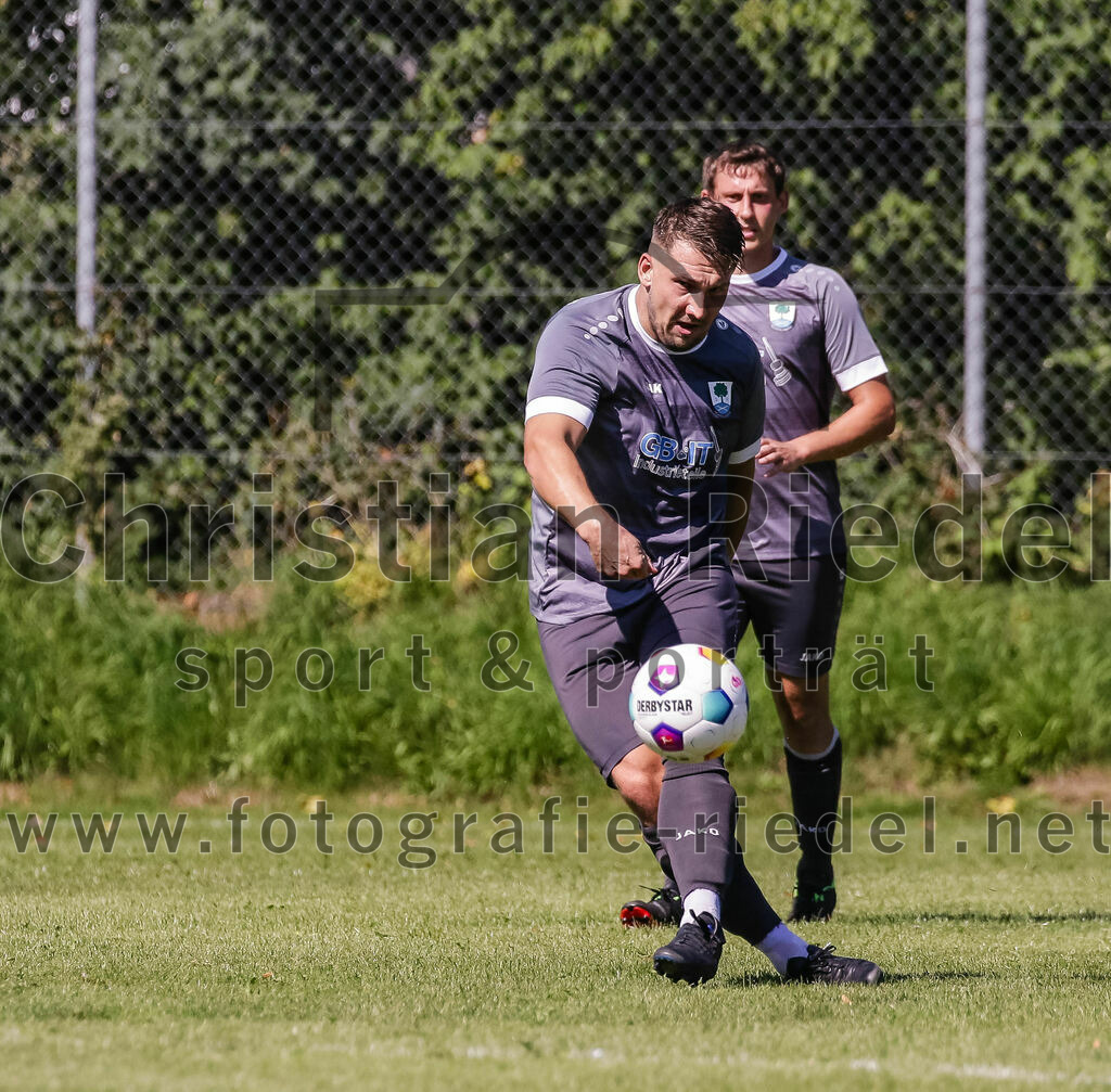 2023-08-20_085_SV_Hohenlinden_gegen_SV_Buch | Hohenlinden, Deutschland, 20.08.2023:
Fußball, A-Klasse 2023 / 2024, 1. Spieltag, SV Hohenlinden gegen SV Bruck, Endergebnis: 5:1

Sebastian Ittlinger (SV Hohenlinden, #5)

Foto: Christian Riedel / fotografie-riedel.net
