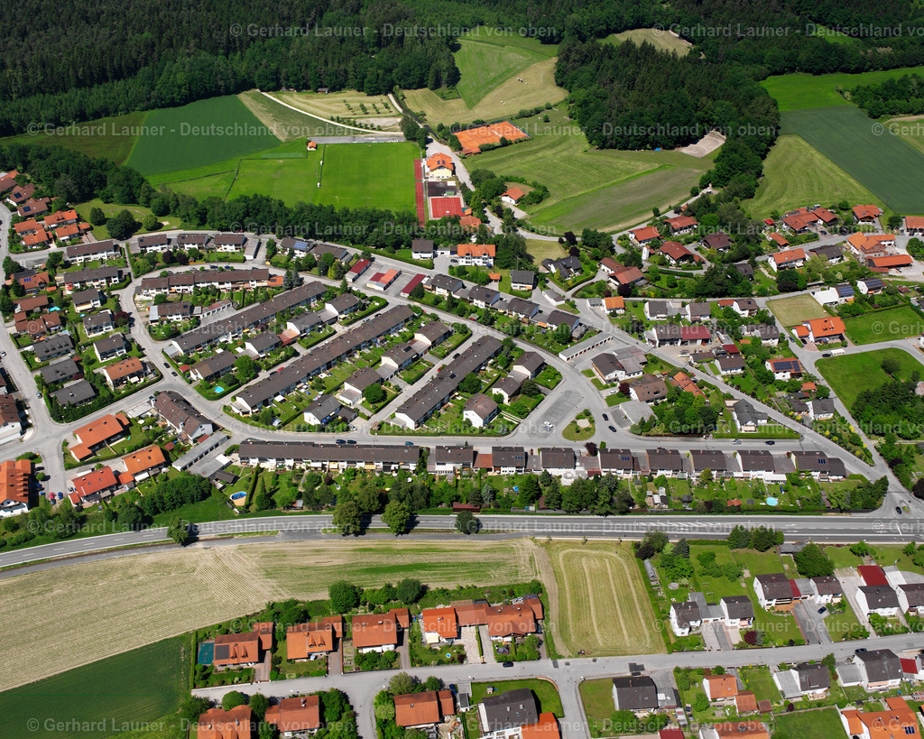 2600760 | TEISING 09.06.2006 Wohngebiet einer Einfamilienhaus- Siedlung  in Teising im Bundesland Bayern, Deutschland // Single-family residential area of settlement  in Teising in the state Bavaria, Germany Foto: Gerhard Launer