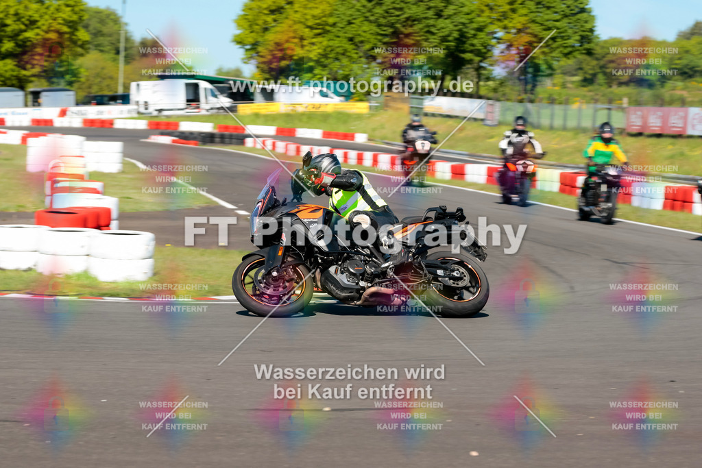 Moto-TeamOBK-21468 | Hier findet Ihr Bilder von Touristenfahrten auf der Nürburgring Nordschleife oder von anderen Veranstaltungen die ich besucht habe. Viel Spass beim Durch Schauen 