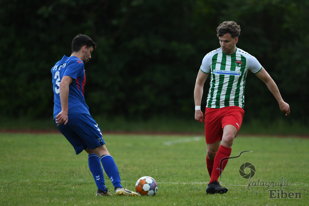 TuS Ofen-SG FriPe | Herren 1. Kreisklasse Süd, Jade-Weser-Hunte; TuS Ofen (blau)-SG FriPe (weiß) am 28.05.2025; in Ofen (), Photo: Philip Eiben 2025 - Realisiert mit Pictrs.com