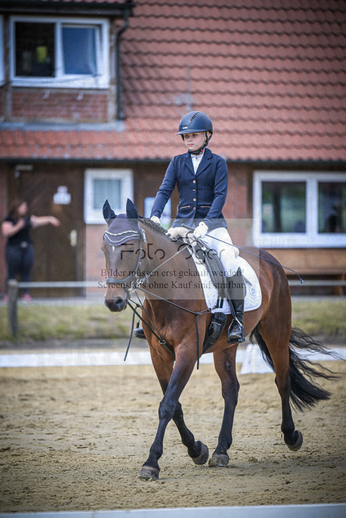 DOS_6381 | Entdecke hochwertige Reitturnierfotos von Foto Oger. Professionell, emotional und authentisch – jetzt Lieblingsmomente im Shop bestellen.Deutschlandweite Turnierfotografie. - Realisiert mit Pictrs.com