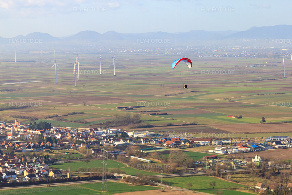 Luftbild: Paragleiter über dem Industriegebiet Nordring in Rülzheim im Bundesland Rheinland-Pfalz in Deutschland. Foto: IMG_48550.jpg vom 14.01.2012 durch Werner Riehm/FLY-FOTO.de