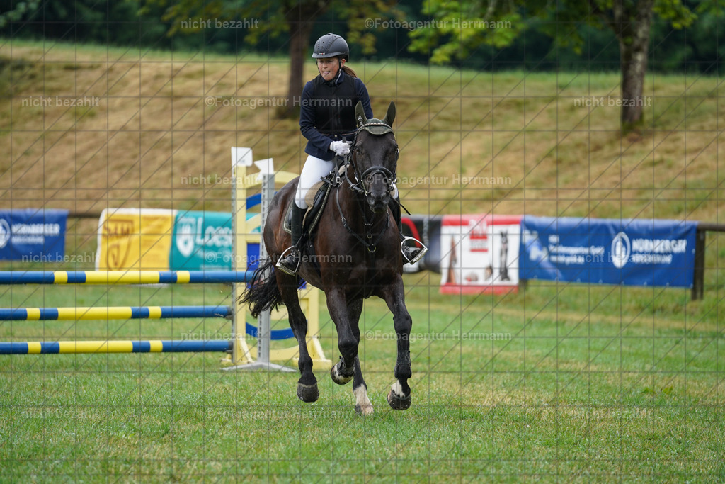 20230701-FAH00369 | Reitturnier Grafing, 2023, Grafing-Aiterndorf, Spribgturnier, Dressurturnier, Bilder, Qualifikation Nürnberger Burgpokal, Fotoagentur Herrmann, Turnierfotografen Bayern, Turnierbilder Bayern, Reitrsportfoto