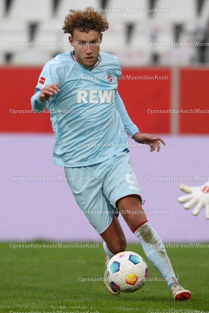 RWE06012402124 | 06.01.2024, Essen, Fußball, Herren, Stadion an der Hafenstraße, Testspiel, Rot-Weiss Essen – 1. FC Köln:  Luca Waldschmidt (1.FC Köln). 
DFB regulations prohibit any use of photographs as image sequences and or quasi-video.