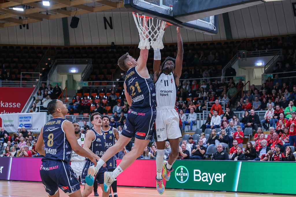 Pro A BAYER GIANTS vs Eisbären Bremerhaven-84 | Fotos von Basketballspielen aus dem Raum NRW fotografiert von Gero Mueller-Laschet und Daniel Schaefer - Realisiert mit Pictrs.com