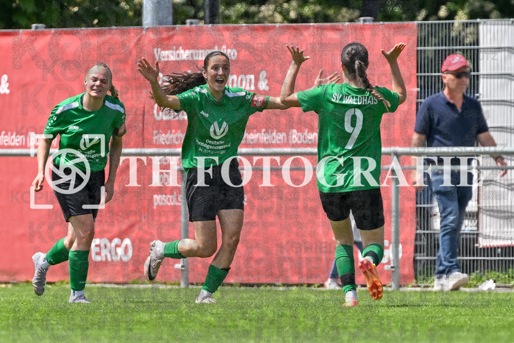 GER, FC Hauingen - SV Waldhaus, Frauen-Fussball, Rothaus Bezirkpokal, Finale, Saison 2024/2025, 29.05.2025 | Finja Voelkel (SV Waldhaus, #03), Leonie Lemke (SV Waldhaus, #09)GER, FC Hauingen - SV Waldhaus, Frauen-Fussball, Rothaus Bezirkpokal, Finale, Saison 2024/2025, 29.05.2025Foto: TH Fotografie/Thomas Hess