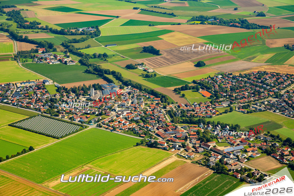 Das Luftbild zeigt :  Salching - Die Luftaufnahme wurde 2023 vom UL-Flugzeug aus erstellt ( keine Drohne ) - Hochauflösende Luftaufnahme - Für grossformatige Ausdrucke geeignet. Die Geschenkidee !Mit Lizenz und Bildrechte bestellbar