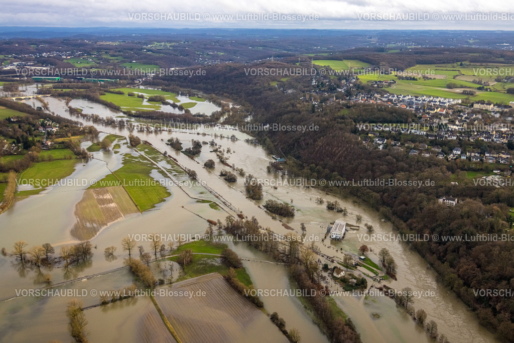 Hattingen231202188Ruhr | Luftbild, Ruhrhochwasser, Weihnachtshochwasser 2023, Fluss Ruhr tritt nach starken Regenfällen über die Ufer, Überschwemmungsgebiet Blankensteiner Schleuse am Leinpfad bis Ruhrbrücke Kemnade, Ortsansicht Blankenstein und Burg, Stiepel, Bochum, Ruhrgebiet, Nordrhein-Westfalen, Deutschland