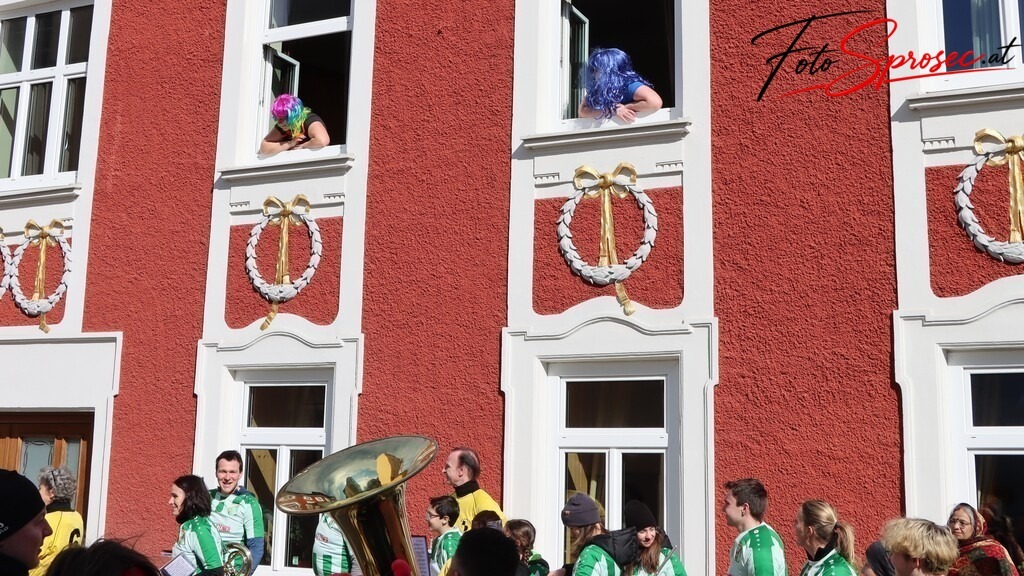 fasching-mariazell2025 (12) | Mit meiner Kamera halte ich besondere Augenblicke, faszinierende Landschaften und interessante Details fest. Dabei entstehen ganz unterschiedliche Aufnahmen – von stimmungsvollen Landschaftsfotografien und beeindruckenden Drohnenaufnahmen über Pressefotos - Realisiert mit Pictrs.com