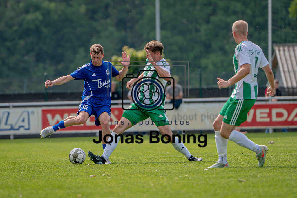 Fußball I Herren I Saison 2025-2026 I Bezirksliga Weser-Ems 4 I 33. Spieltag I TuS Lutten - SV Altenoythe I 18622 | jns.sportfotos - Realisiert mit Pictrs.com